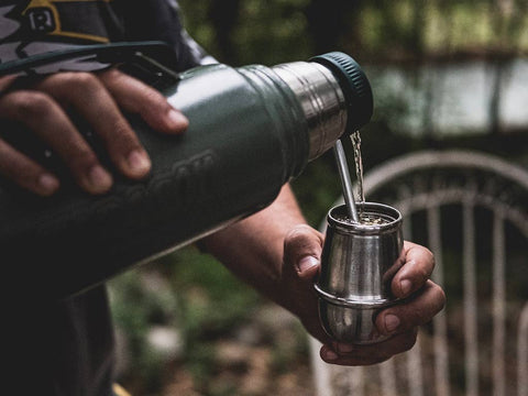 Receta para preparar un mate tradicional argentino