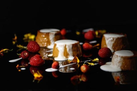 Cumbres Nevadas: flan de dulce de leche, naranja, romero y kefir.